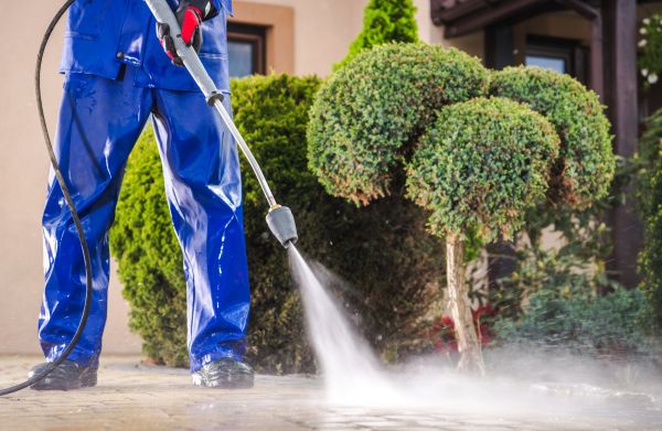 Driveway Cleaning in Lenexa